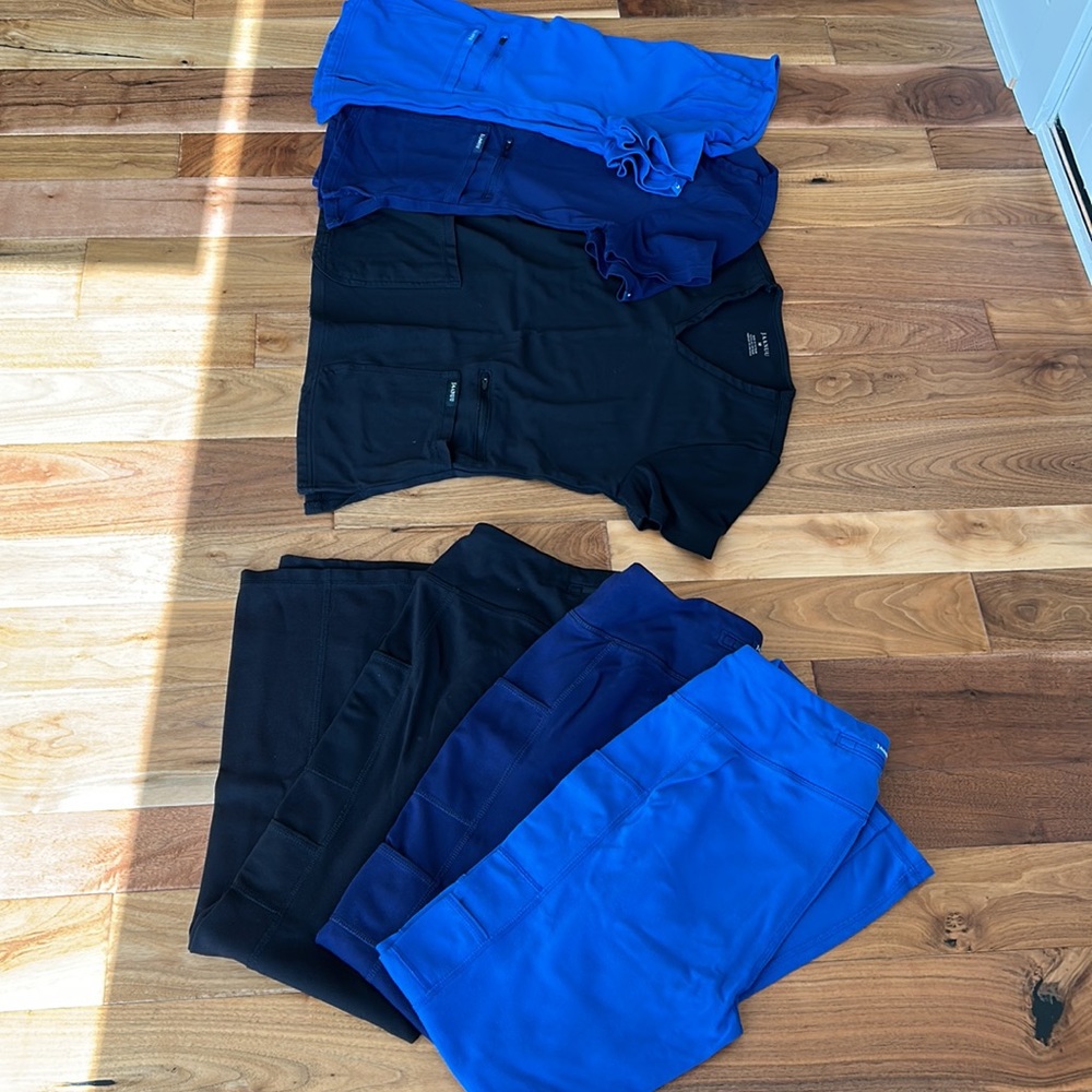 3 pack of Jaanuu scrubs